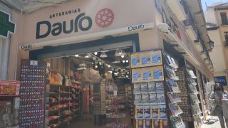 tiendas donde comprar souvenirs en granada Artesanía Dauro