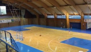 Estamos especializados en la instalación de suelos deportivos en canchas de baloncesto, de balonmano, de voleibol, de fútbol sala y pistas polivalentes.