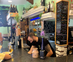 bares para conocer gente en granada Café Bar Casa de Todos