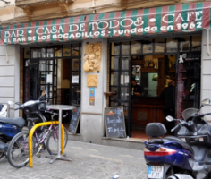 bares para conocer gente en granada Café Bar Casa de Todos