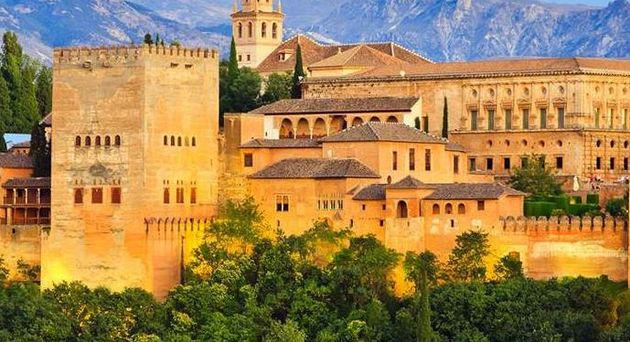 Discovering Granada: city of history and tourism